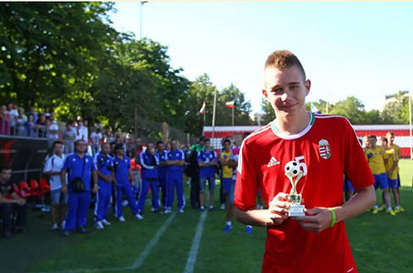 Al vroeg kreeg Szalai onderscheidingen als jeugdinternational.