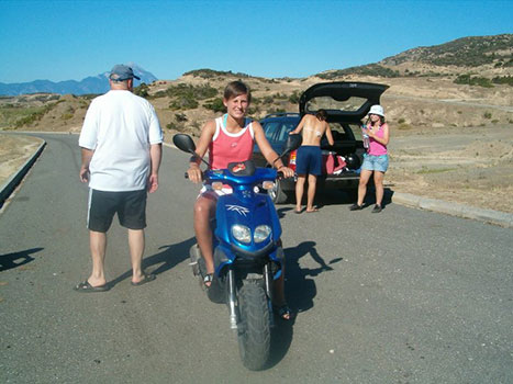 Szekér in vakantiestemming in Sarti, Giekenland.