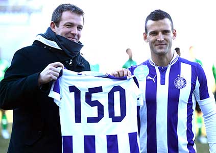 Szélesi in 2014 nog goede maatjes met Roderick Duchatelet bij het vieren van zijn 150ste wedstrijd voor Újpest FC.