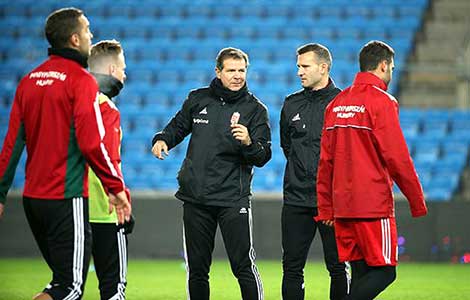 Szélesi samen met die andere assistent-trainer, Andreas Möller.