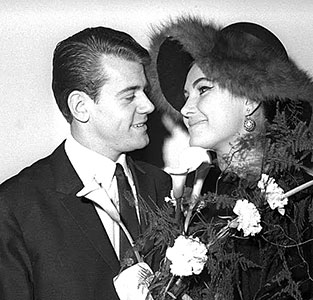 Szücs Lajos en zijn echtgenote Pécsi Ildikó bij hun huwelijk in 1969.