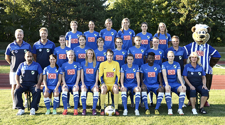 Het team van 1. FC Lübars met ondermeer de Hongaarse speelsters op de bovenste rij: Tóth Gabriella (3de van links), Rácz Szófia (4de van links) en Szuh Erika (1ste van rechts).
