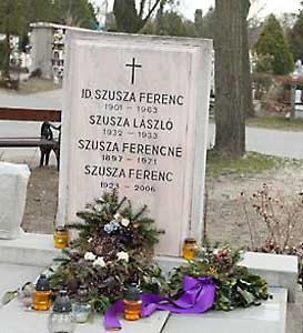 Het graf van Szusza Ferenc.