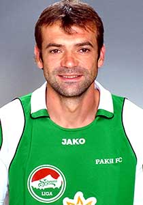 Tököli Attila bij Paks FC als speler...