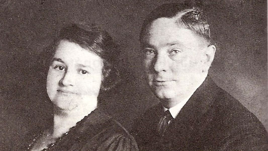 Tóth Potya samen met zijn echtgenote Kovács Vilma.