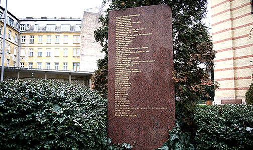 De marmeren plaquette van de oorlogshelden