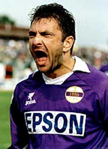 Urbán heel geconcentreerd bezig bij Újpest FC.