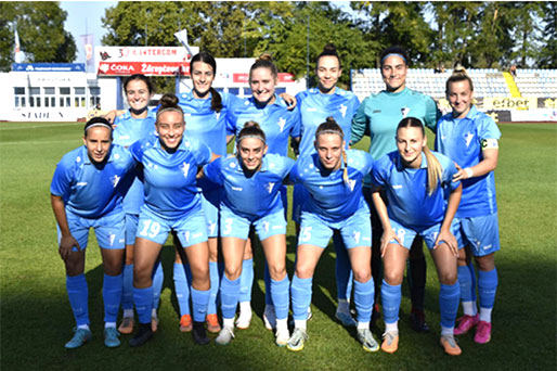 Vágó Fanny met het team van ŽFK Spartak Subotica.