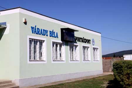 Het Várady Béla Sportközpont (Sportcentrum).