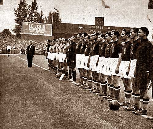 De ploegen voor de finale op het WK 1938 Italië-Hongarije van 19-6-1938 (4-2)