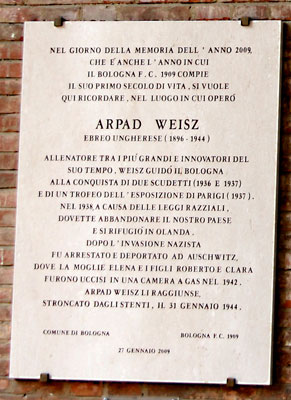 Gedenkplaat ter ere van Weisz Árpád in Bologna.