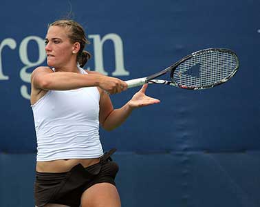 Tímea tijdens het Junior Grand Slam toernooi van Wimbledon 2009 enkelspel, halve finalist.