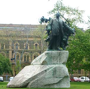 ...in Szeged, Széchenyi tér (Zala Gyõrgy, 1914)...