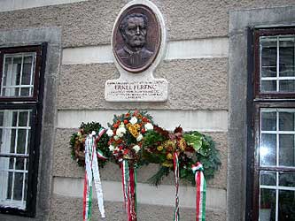 Gedenkplaat aan de vroegere woning van Erkel Ferenc in Buda.