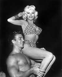 Hartigay en Jayne Mansfield pakten graag uit met hun vaardigheden...