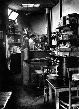 Kertész André: Bistro Kitchen, Paris, 1927. 