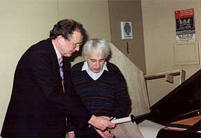 Ligeti en Jürgen Hockner vóór een optreden van de Kölner Philharmonie in 1992.