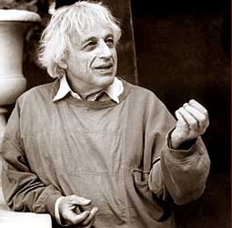 Ligeti György legt uit. 