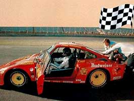 Paul Newman in zijn Porsche 935 in Dayton Beach, USA, 1981.