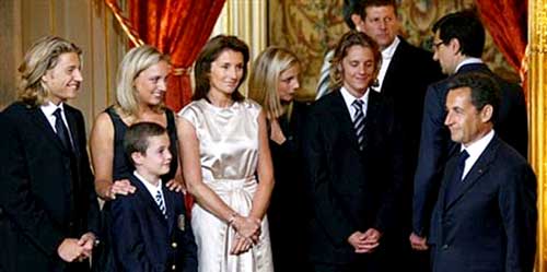 President Sarkozy met zijn ex-echtgenote Cécilia en hun vijf kinderen. 