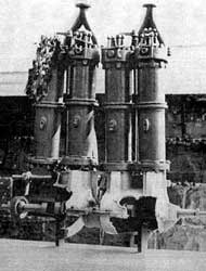 De viercilinder, 16 pk Daimler motor van Schwarz's luchtschip. 