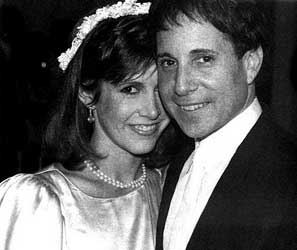 De huwelijksfoto van Paul Simon en Carrie Fisher.