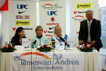 De persconferentie bij de opening