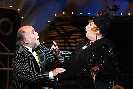 In de operette 'De Lustige Weduwe'
