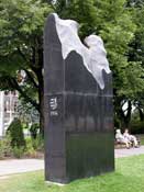 Het monument met eeuwige vlam de opstand van 1956 herinnerend.