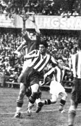 Toldi tijdens een wedstrijd tegen Újpest. 