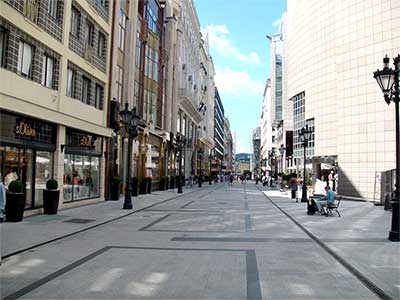 De Deák Ferenc utca in Budapest.