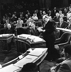 Nagy Imre bij zijn regeringsverklaring in 1953.